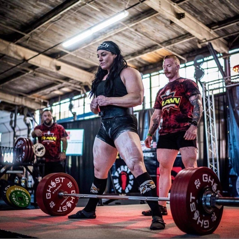 Samantha Rice (‘08) prepares to deadlift in Kansas City.