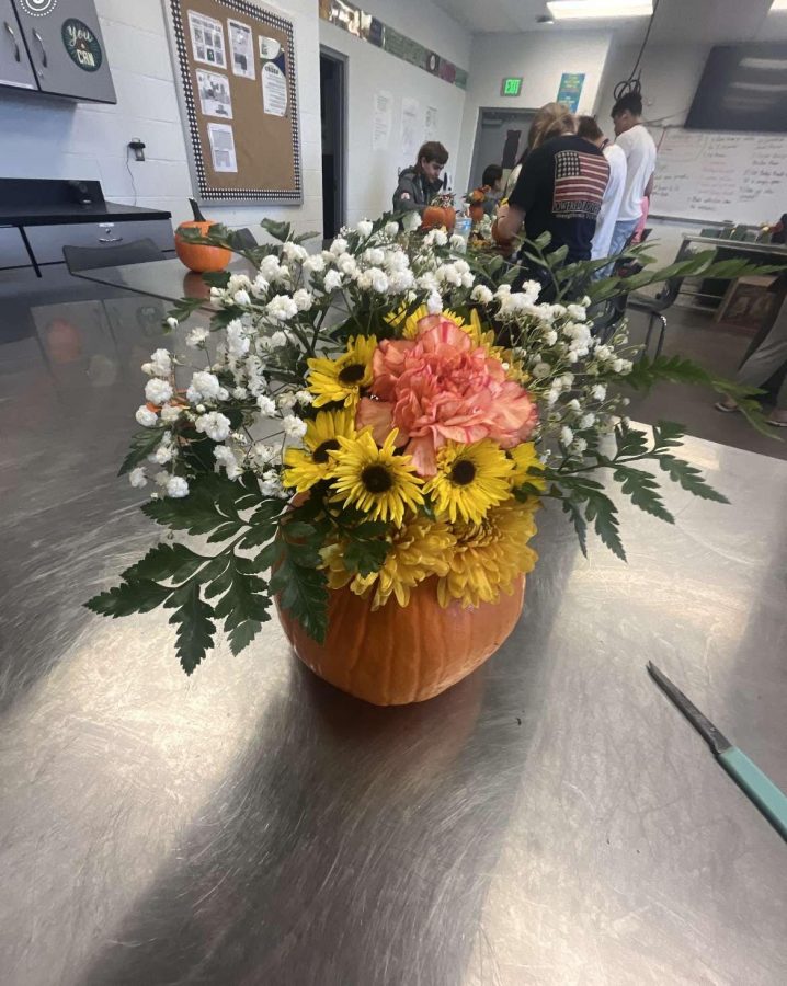 Floral design arrangement.