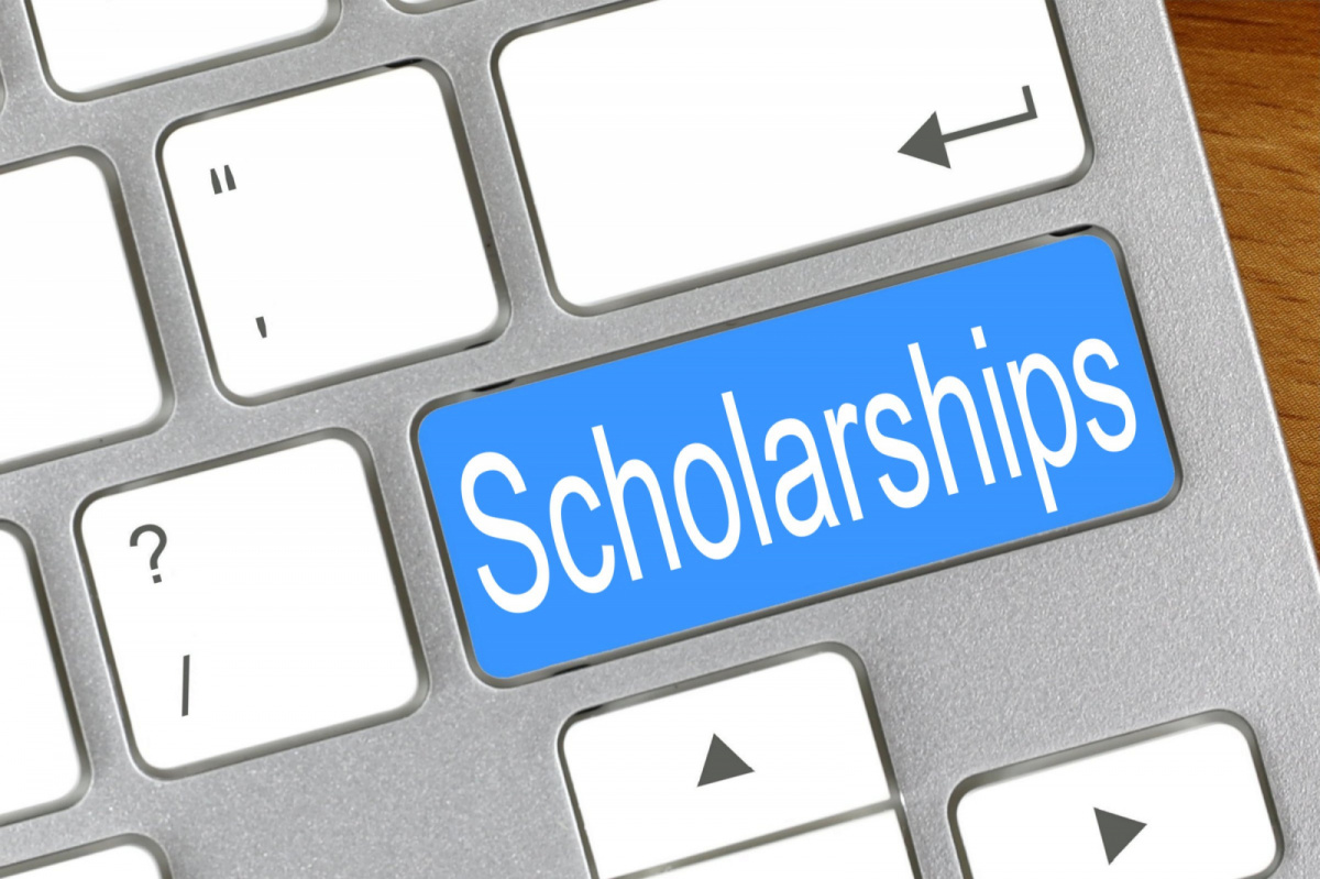 Scholarships by Nick Youngson CC BY-SA 3.0 Pix4free (https://pix4free.org/)